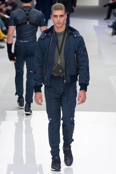 Look 29